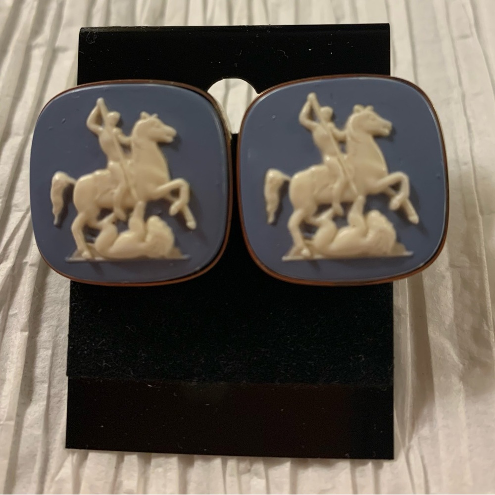 Wedgewood Style Cameo cufflinks - Picture 3 of 8